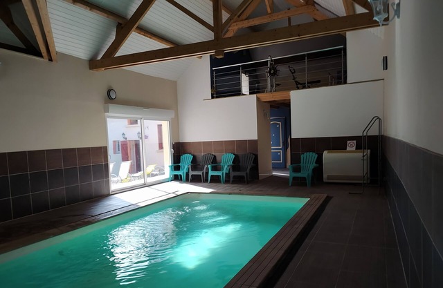 GITE WITH INDOOR POOL, TABLE SOCCER AND FITNESS ROOM