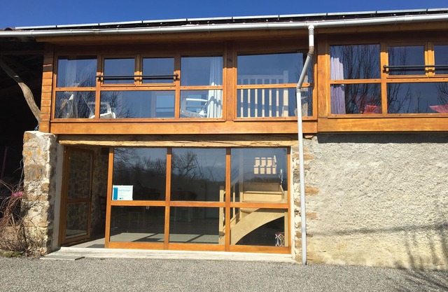 Gîte with swimming pool and view of the Pyrenees
