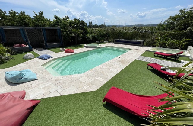 Gites and caravans with swimming pool in Drôme Nature breaks with family or friends