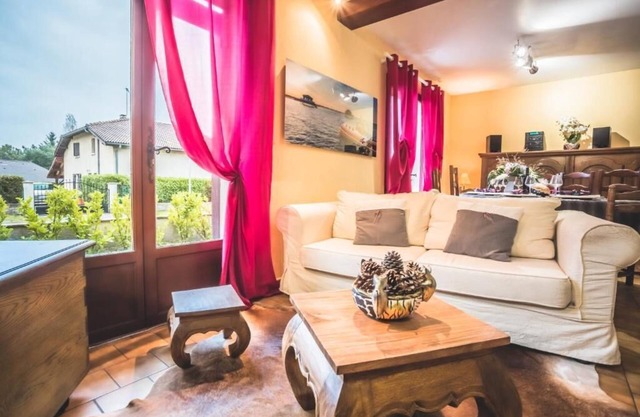 Gîtes chez PAT, a house in the countryside near the beach