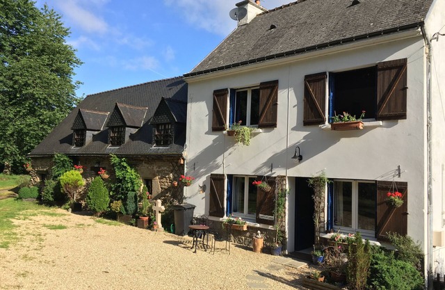 Gites de Camors - 3 Restored Farmhouses Sleeps 15