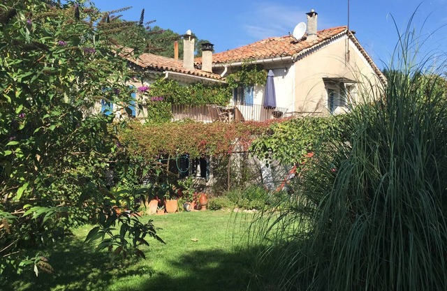 Gîtes in 18th century house with pool and garden, river