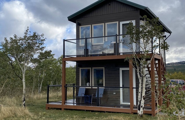 Glacier Quarry - Cozy Mountain Retreat near Glacier National Park facing Rockies