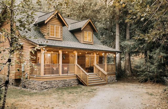 Glacier Springs Cabin #89 - Hot Tub - Wi-Fi - A/C