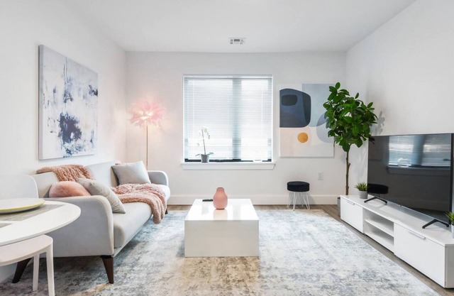 Glam! | 2BR apt | Free Parking