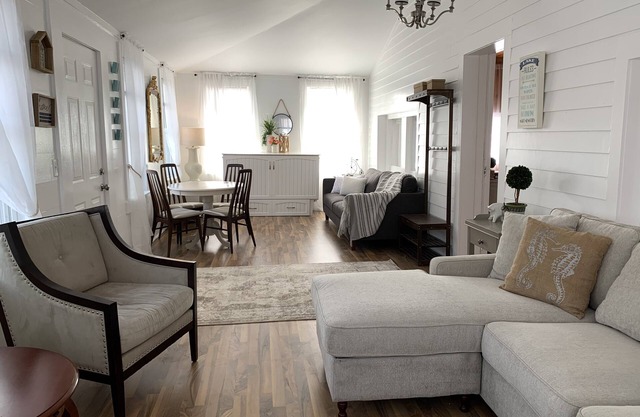 Glamorous cottage-glamping at Sebago Lake