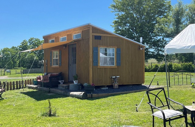 Glamp Shenandoah Valley. Stunning Tiny Home. Farm