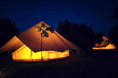 Glamping at a Lovely Tent in Skiaxtro- Marathopoli