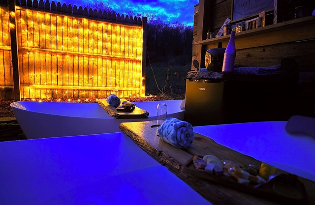 Glamping at Coyote Hollow Park Family site now with soaking tubs*!