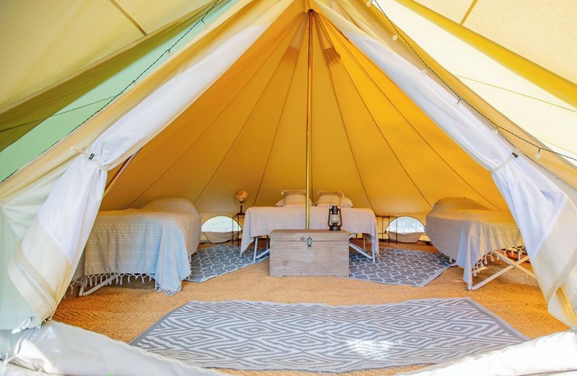 Glamping 'Hébergement Insolite En Tente' with Private Garden