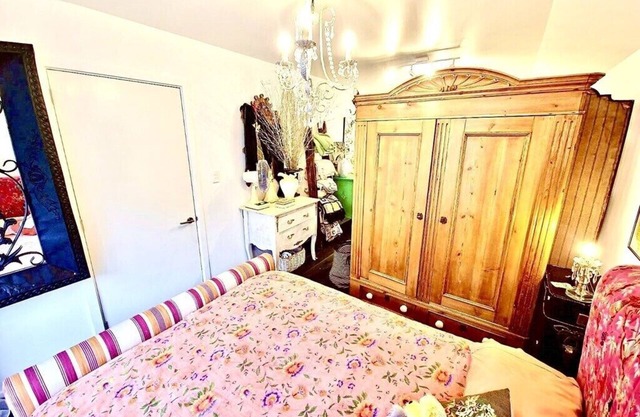 Glamping in Luxury, Outdoor Bathroom With Boatshed Theme, Apartment, Sea Views!