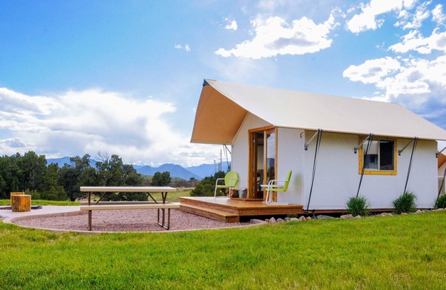 Glamping Tent Single Queen - Royal Gorge Cabins