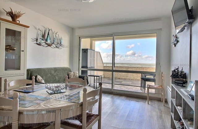 GLB106 : Appt 4 pers, Ideally located with terrace facing the sea private parking