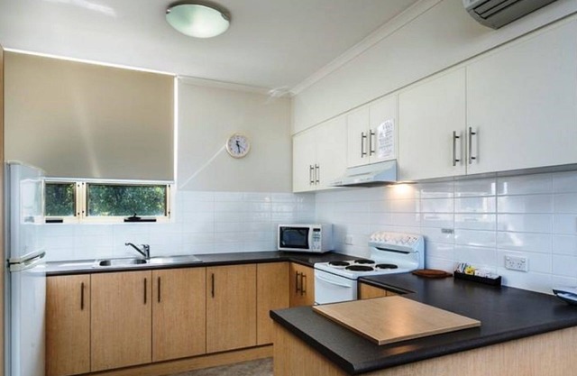 Glenelg Holiday Apartments