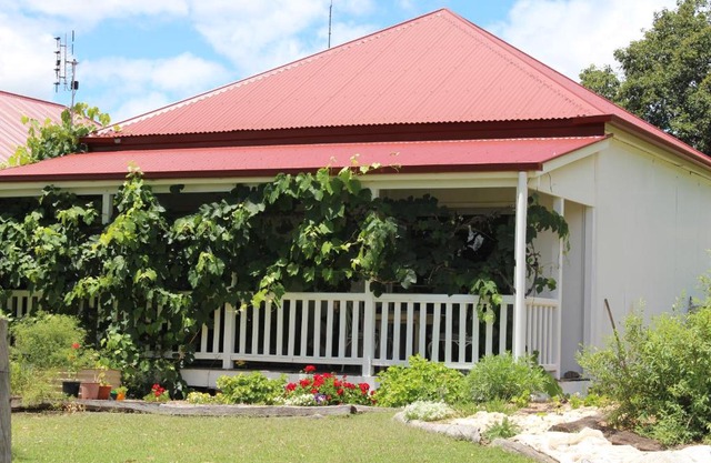 Glenlyon Dam Holiday Cottage & Farmstay