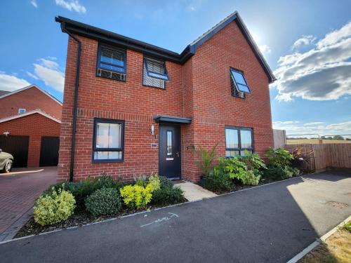 Glenvale House, Long & Short Stay In Wellingborough, Perfect Weekends!