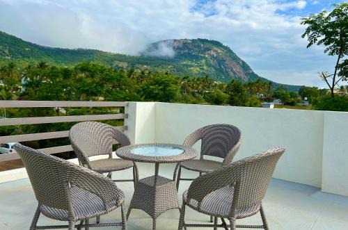 Glenville Holiday Villa - Top Two Floors