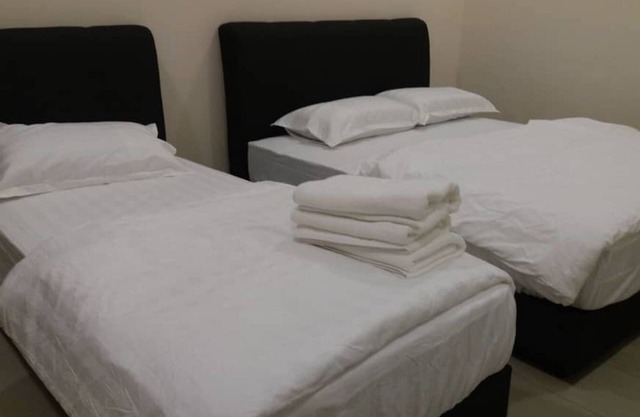 GLG KLIA Transit 3-Guests Room-G + Free drop off