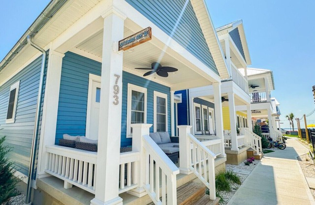 Glistening Gem: Lakeside Cottage