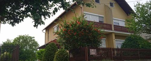 Globus Guesthouse, Vendégház