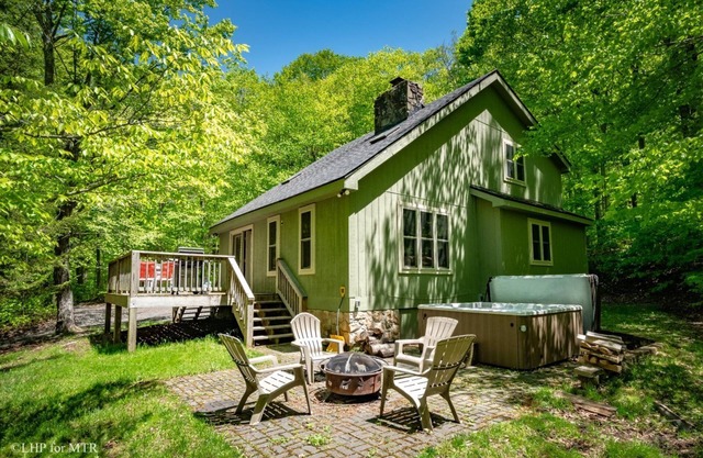 Gnarnia - 434 Cabin Mountain RoadnnGnarnia - Air Conditioning, Lake Access, Fire Pit, Hot Tub