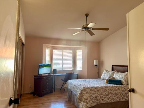 Golden Saddle Suite with TV and private bathroom