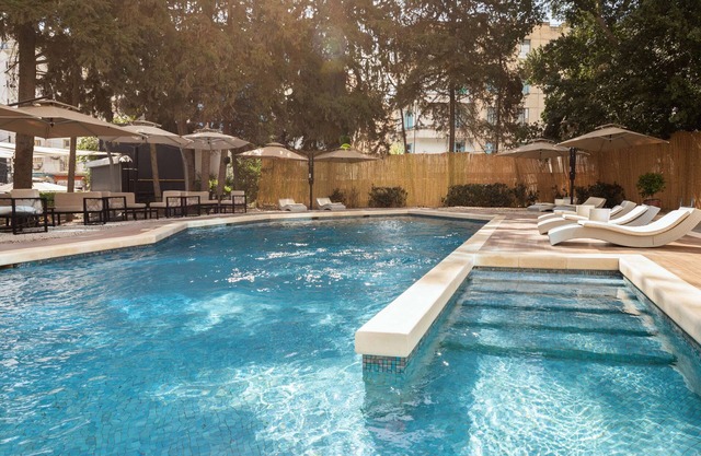 Golden Tulip El Mechtel