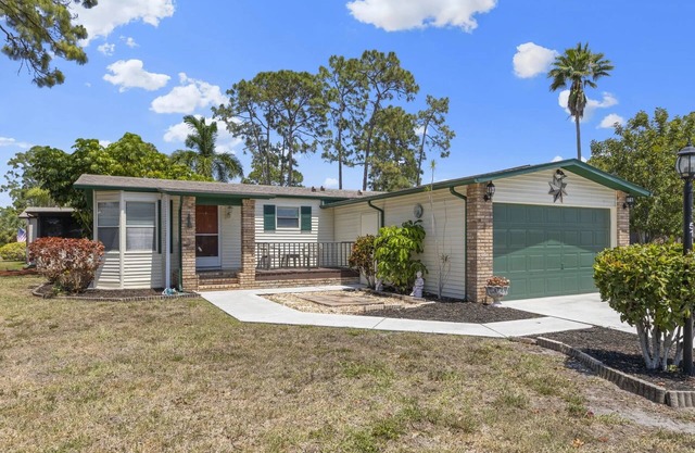 Golf & Beach Getaway Home 2/2 with Golf Cart