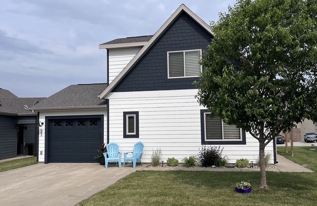 GOLF CART, VIEW & FIREPLACE! Perfect Family Getaway! Bridges Bay Cabin