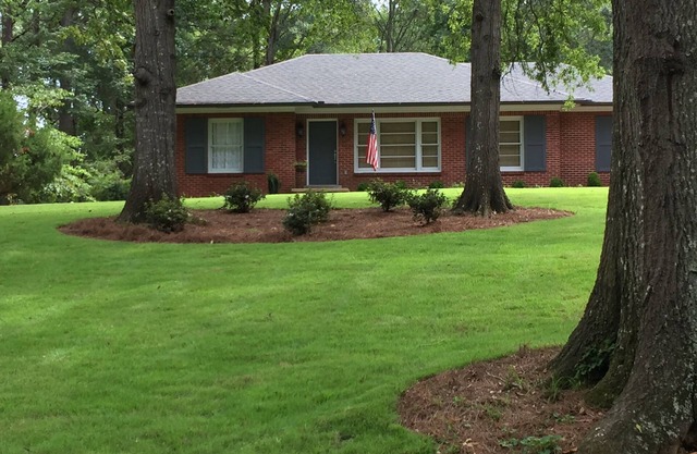 Golf course guest home convenient to Oxford, lakes and entertainment