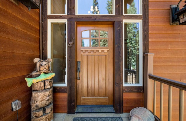 Golf Course Lake Almanor West Home w/Hot Tub & Lake View!