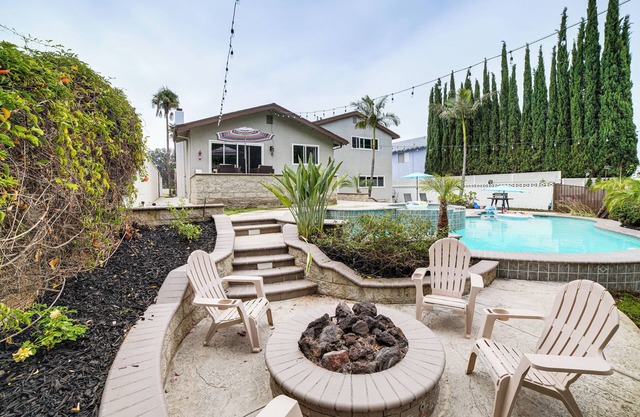Golf, Swim, Relax: Family Retreat in Corona!