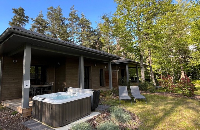 Golfside Lodge with Private Jacuzzi, Indoor Pool, and Spa Access