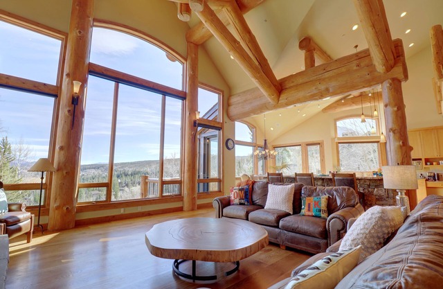Good Elevations, Luxury Pet Friendly Home on Two Cabins Drive w/Private hot tub