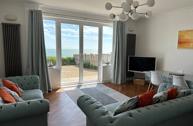 Goodwin’s View is a beautifully presented seaside apartment in Broadstairs, hosted by Seastay
