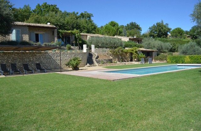 Gordes peaceful group of gites superb view of the Luberon and heated swimming pool