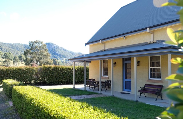 Gorgeous 2 bedroom cottage set in a vineyard with valley views