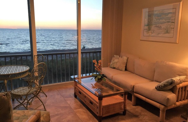 Gorgeous 2 Bedroom Gulf/Beach Front Condo, Water Views from every room!