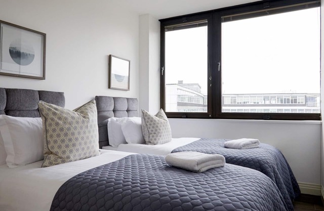 Gorgeous 2Bedroom/2Bathroom Flat with FREE WIFI and Parking