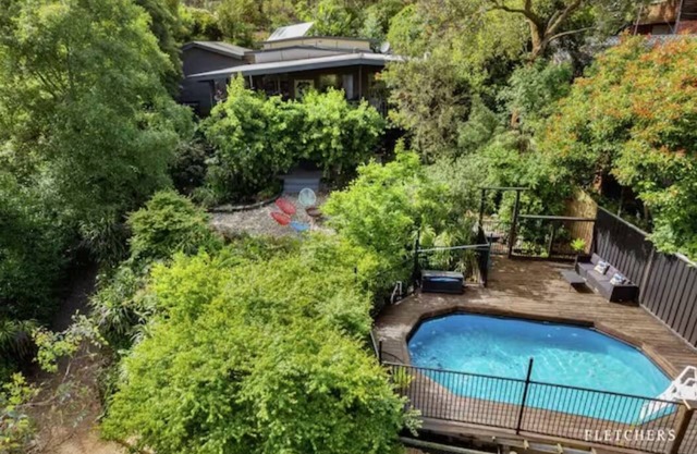 Gorgeous 4 bdrm home w/pool, spa & billiards!