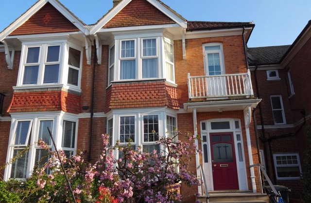 Gorgeous 4-Bed House in Bexhill-on-Sea, sea views.