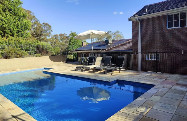 Gorgeous 4-Bedroom Home & Venue on a Mansion - an acre land with Pool & Garden n