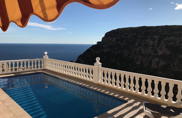 Gorgeous 5 Star Villa with Fabulous Sea & Mountain Views, Heated Pool & AirCon!