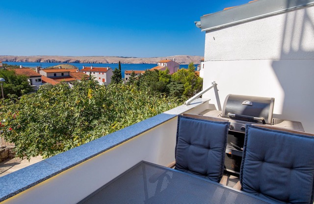 Gorgeous apartment in Stinica with WiFi