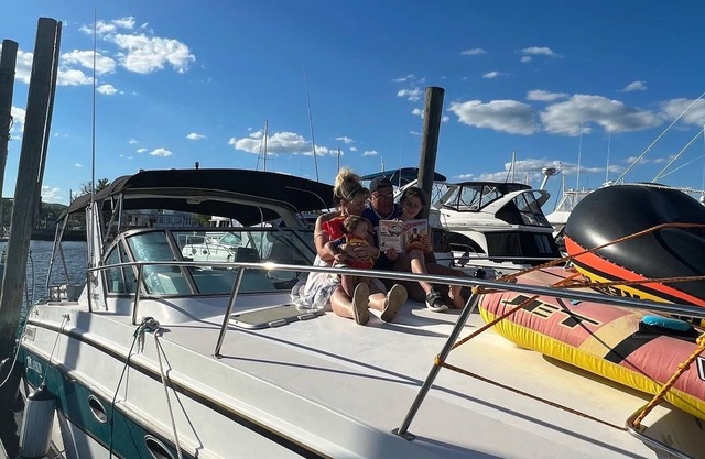 Gorgeous Boat - weekend on the water - 2 bdrm Cabin Cruiser-yacht club included