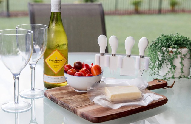 gorgeous Chalet includes breakfast on lovely acreage 5mins to Noosa