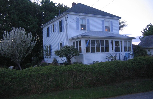 Gorgeous, colorful house- walking distance to downtown Portsmouth