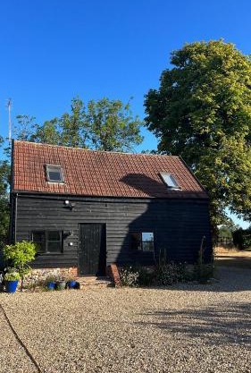 Gorgeous comfortable barn with huge private orchard in quiet Suffolk location