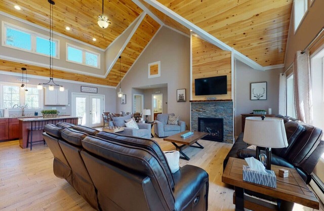 Gorgeous Conway Home A/C, Hot Tub & Full Game Room