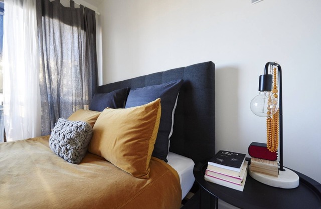 Gorgeous, cosy brand new apartment-Wifi, Portacot.